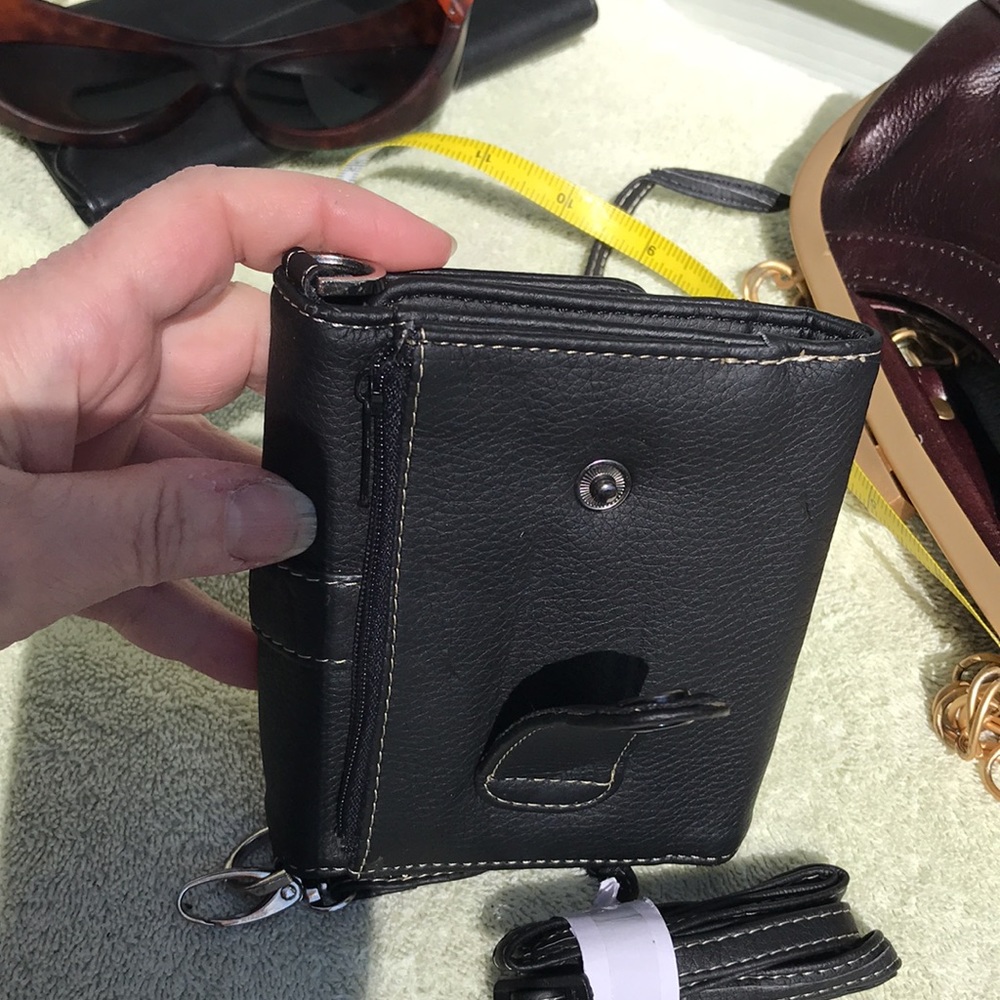 Le Tique  wristlet black and silver hardware defect see picture - Picture 4 of 10